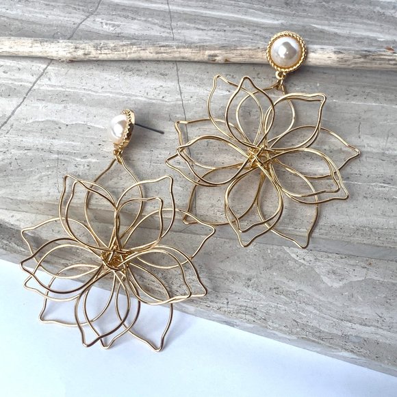 NEW ~ Anthropologie Oversized Wire Flower Drop w/ Pearl Post Earrings - Picture 3 of 6